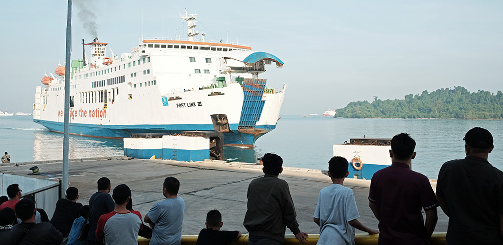 Trip Bengkulu: Dermaga Eksekutif Merak - Sabar menunggu kapal datang...