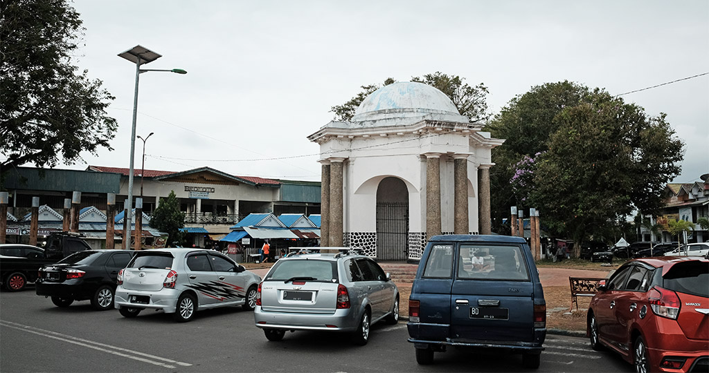 Trip Bengkulu: Sehari Seputar Kota - Monumen merangkap lahan parkir