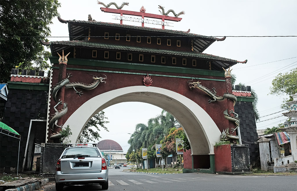 Trip Bengkulu: Sehari Seputar Kota - Kontras dengan bangunan gaya kolonial di sekitarnya